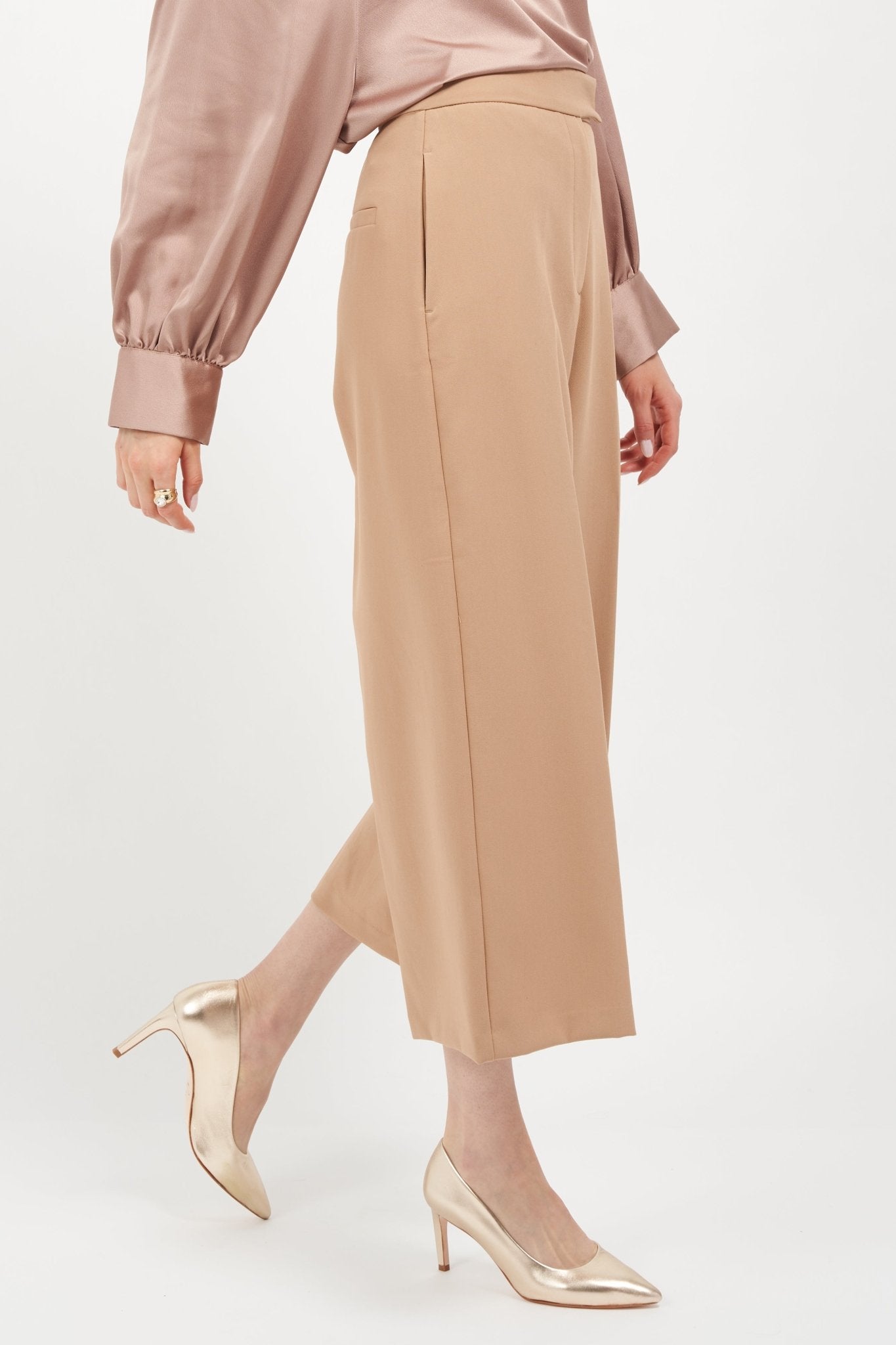 Deborah 2.0 Champagne Gold Metallic – Joan Oloff Shoes